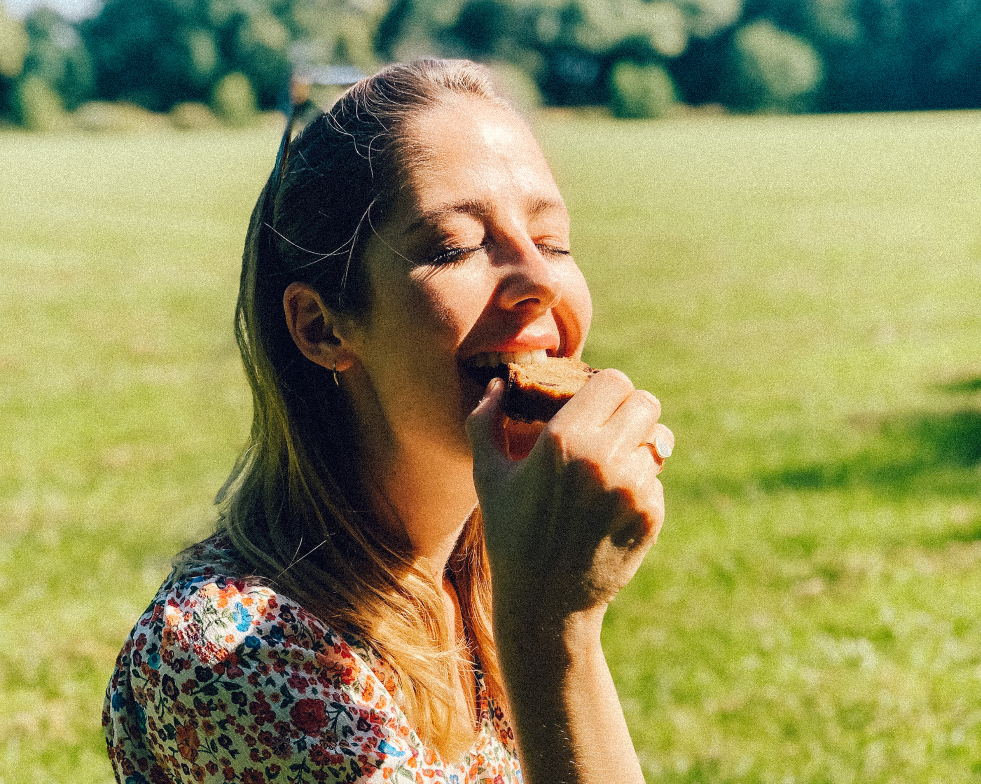 snack geschenkbox snackbox bananen bananenbrot walnüsse bio vegan glutenfrei fluffig ohne künstliche konservierungsstoffe glowkitchen snack